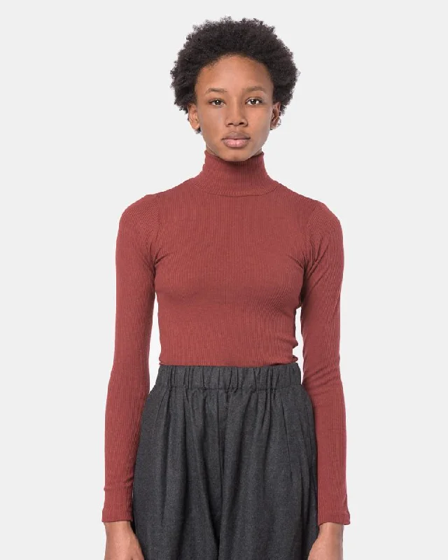 Powder Mock Neck Tee in Burgundy